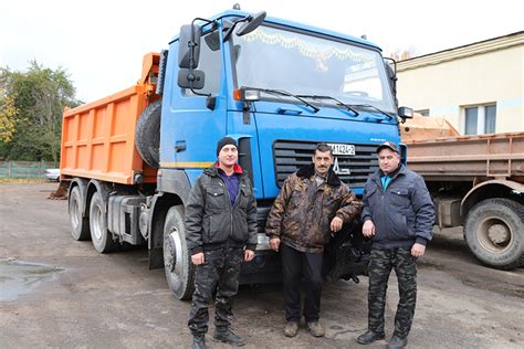 На праздничное поздравление дорожников и автомобилистов